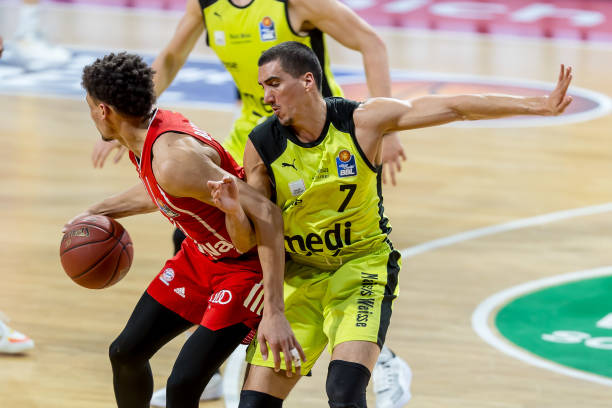 罗那队3比 罗那队3比